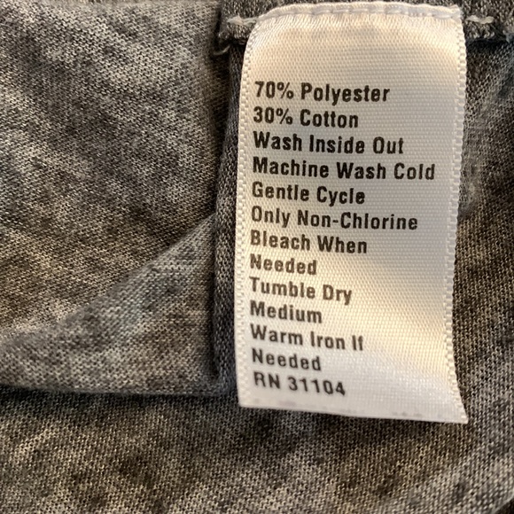 Chip and Pepper Women’s L 10-12 gray high low Tee Top New NWOT - Picture 4 of 5